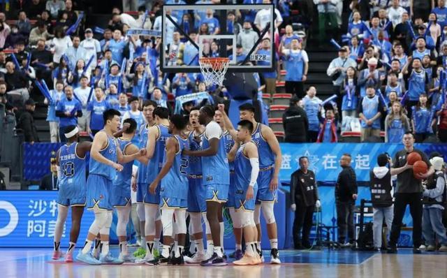 BetVictor伟德-CBA｜周琦30岁生日夜伤退 北汽男篮主场不敌山西