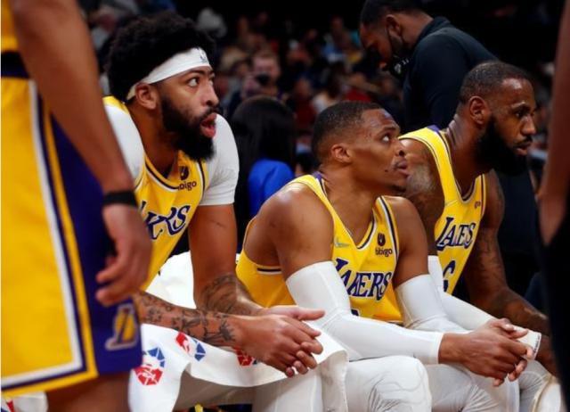 360组合宣告解体 湖人强行“配对”导致失败婚姻