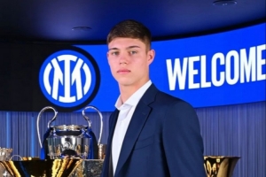 巴媒：达成协议，桑托斯租借国米中卫帕拉西奥斯1年